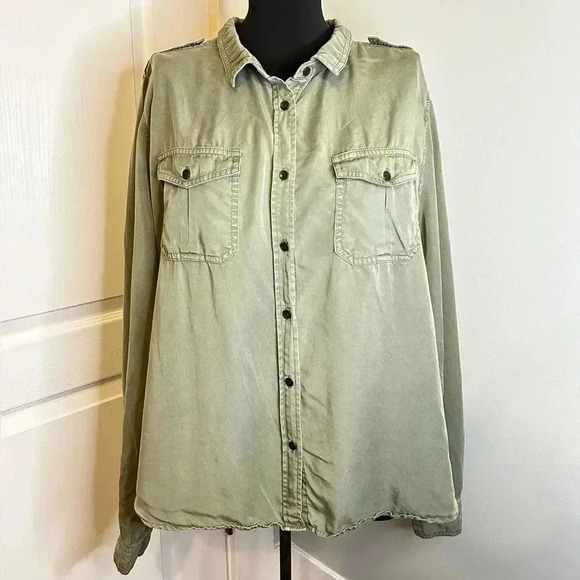 Universal Thread Women’s Plus Size‎ XXL Green Chambray Button Down Blouse Shirt - Picture 1 of 9